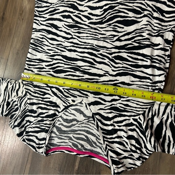 Women's Y2K Style Black & White Zebra Print V-Neck Top - Picture 4 of 5